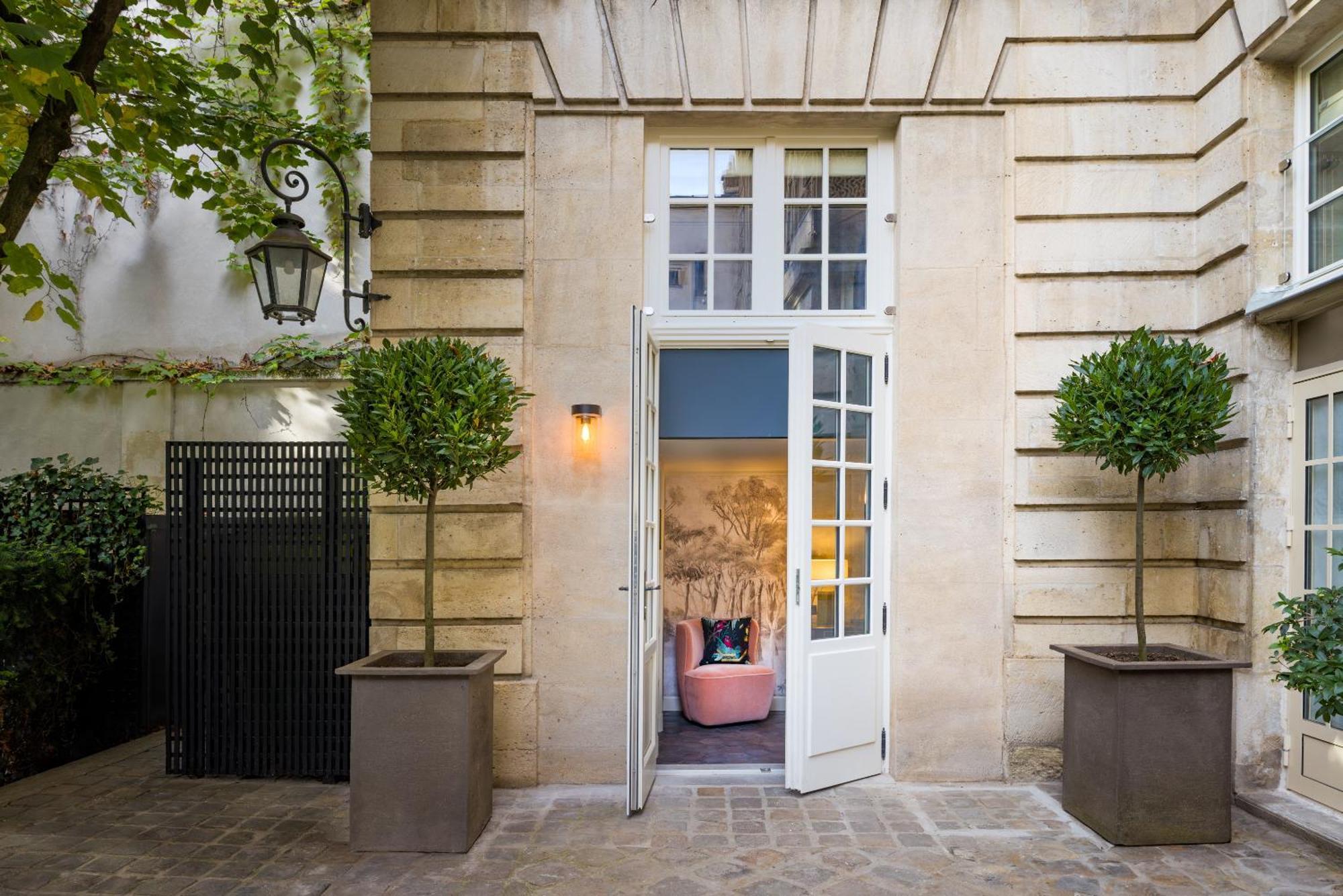 Hotel Le Pavillon De La Reine & Spa, Place Des Vosges 5*