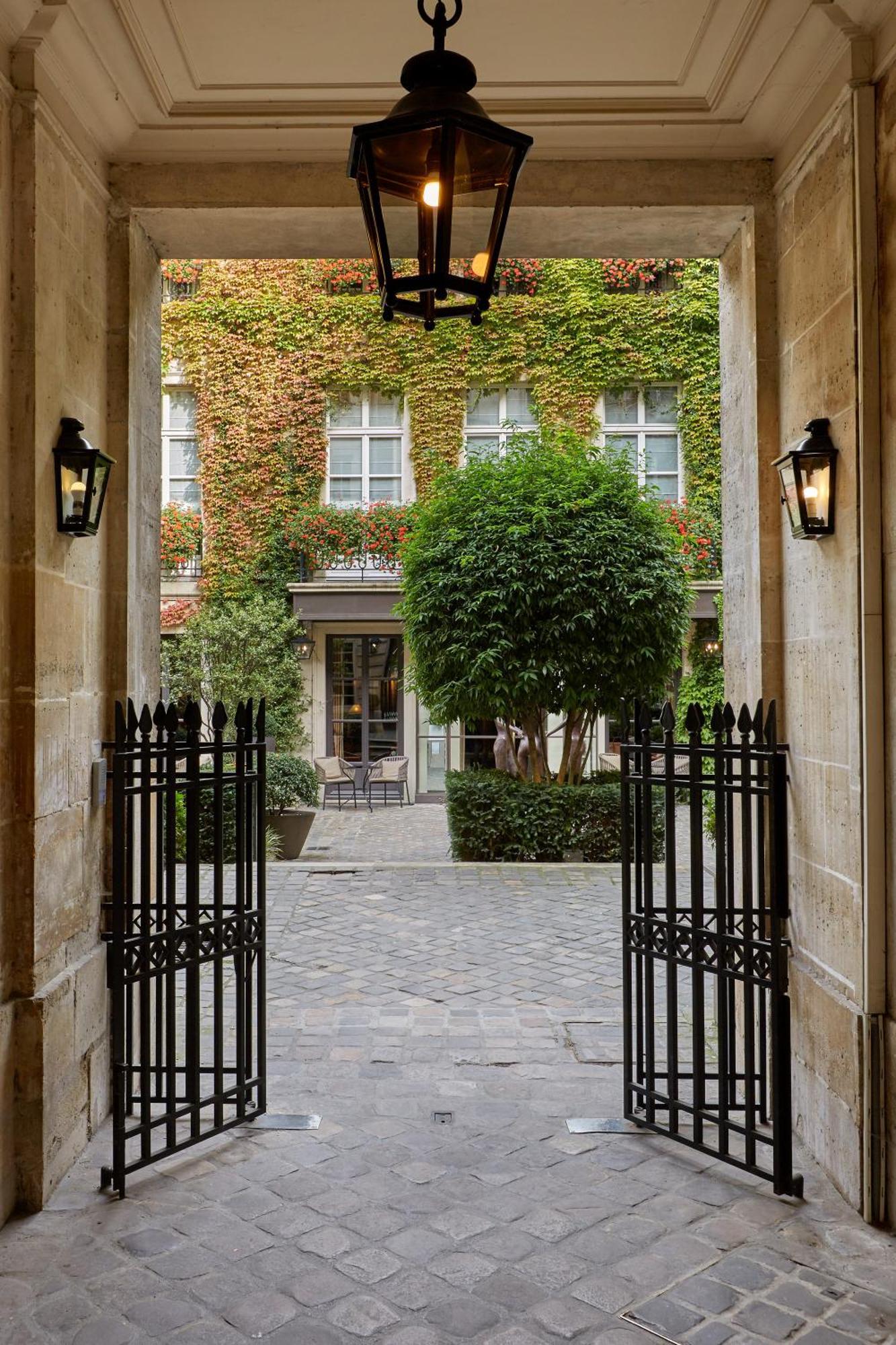 Hotel Le Pavillon De La Reine & Spa, Place Des Vosges 5*
