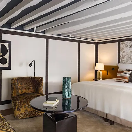Hotel Le Pavillon De La Reine & Spa, Place Des Vosges Paris
