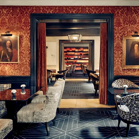 Hotel Le Pavillon De La Reine & Spa, Place Des Vosges Paris